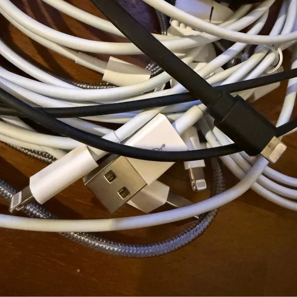 USB-A to Lightning Cable Bundle – Multiple Lengths – Mixed Lot - Picture 2 of 3
